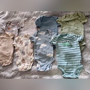 Bulk Lot 3mo Boy Cookies, Dinosaur and Cloud Print Baby Onesies Set never worn